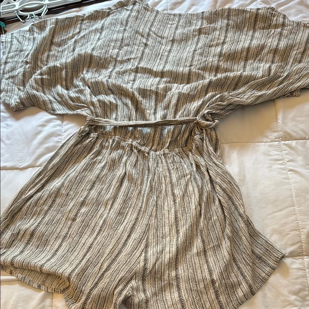 Patterned white and Gray Women's romper - Picture 6 of 6